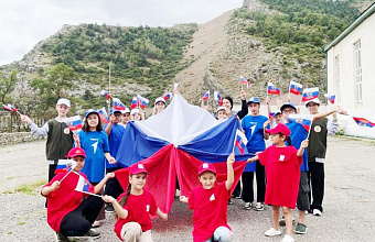 В Гунибском районе отметили День Государственного флага России патриотическими акциями