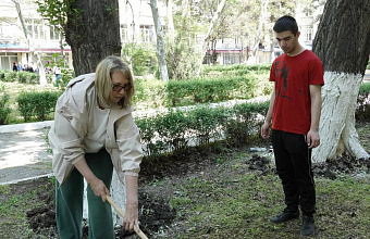 Субботник в рамках подготовки празднования 80-летия Победы провели студенты, преподаватели и сотрудники ДГТУ