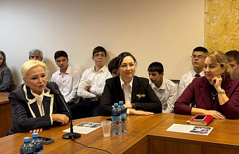 Елена Павлюченко организовала в Кизляре встречу школьников с финалистами военно-патриотической игры «Зарница 2.0»