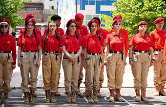 Юных махачкалинцев приняли в детско-юношеское военно-патриотическое общественное движение «Юнармия»