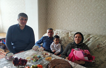 Ко Дню защитника Отечества Каспийский Комплексный центр навестил более 40 семей участников СВО