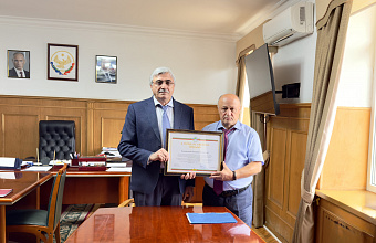 Глава Новолакского района Мамати Гамзатов отмечен за помощь участникам СВО