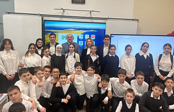 Сажид Сажидов провел патриотический урок в махачкалинском лицее №39