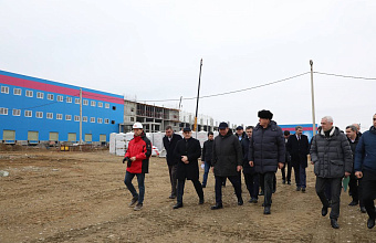 Абдулмуслим Абдулмуслимов ознакомился с ходом строительства склада «Озон»