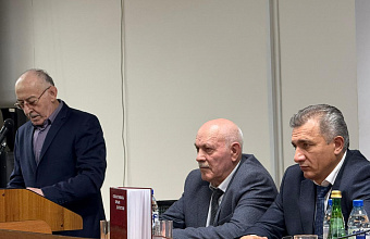 «Крым. Севастополь. Дагестан» и «Обессмертивший имя свое»: В Махачкале презентовали новые книги Абдуллы Магомедова