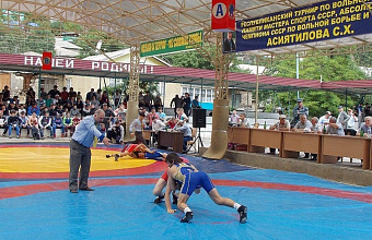 В селе Хебда прошел 52-й турнир по борьбе памяти Сураката Асиятилова