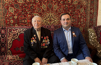 Депутат Осман Булатов поздравил ветерана Великой Отечественной войны Юрия Петрухина