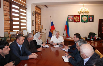 Глава Ахвахского района Магомед Муртазалиев провел расширенное совещание