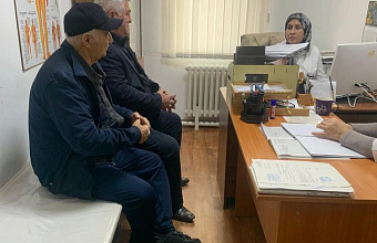 Управление соцзащиты Буйнакского района помогло отцу погибшего участника СВО