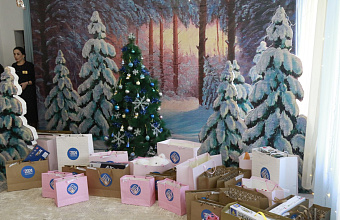 Сотрудники Минтруда РД доставили подарки воспитанникам реабилитационного центра в рамках акции «Ёлка желаний»