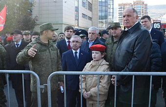 Юрий Левицкий принял участие в открытии выставки трофейной техники в Махачкале