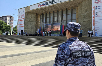 В Дагестане росгвардейцы обеспечили охрану граждан в День России