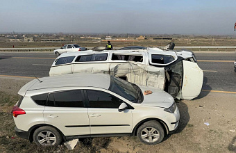 Массовое ДТП с участие пассажирского микроавтобуса произошло в Дагестане