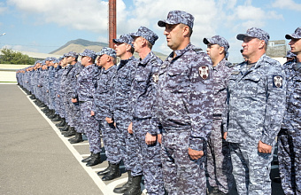 Специальный моторизованный полк махачкалинского соединения Росгвардии отметил 15-летие