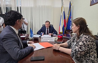 Спикер парламента Дагестана Заур Аскендеров выслушал обращения дагестанцев