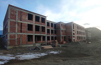 Единороссы проверили ход строительства школы в селе Аракани Унцукульского района