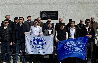 В порту Махачкалы установлена мемориальная доска в честь мореплавателя Евгения Гвоздева