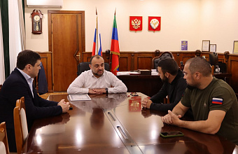 Мэр Буйнакска встретился с участником СВО