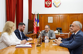 Сергей Меликов встретился с назначенным врио руководителя Миннаца РД Темирланом Абуталимовым