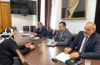 Выездной прием министра образования и науки РД Яхьи Бучаева в Карабудахкентском районе