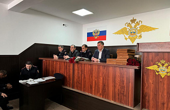 В Карабудахкентском районе страж порядка поздравили с Днем сотрудника органов внутренних дел