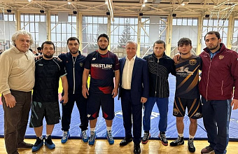 Омар Муртузалиев напутствовал российских вольников перед Чемпионатом Европы