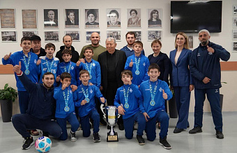 Госсекретарь Дагестана Магомед-Султан Магомедов посетил лицей №5 в рамках проекта «Подарок школе»