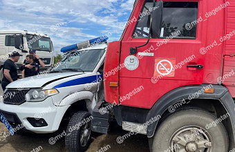 Полицейский «Patriot» столкнулся с КамАЗом в Дагестане