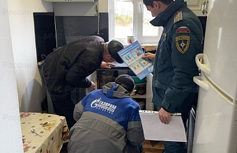 Пожарные извещатели установили в домах граждан пожилого возраста в Дагестане