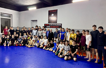 Депутаты-единороссы посетили спортивный клуб «Bek team» в Махачкале