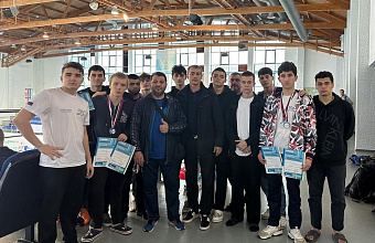 18 медалей завоевали дагестанские пловцы на соревнованиях в Астрахани