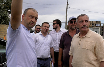 Ханлар Пашабеков проверил ход реконструкции по улице Аваин-Булаг в Дербенте