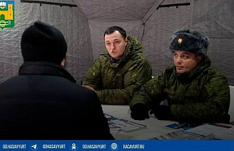 Мобильный пункт отбора на военную службу по контракту в Хасавюрте продолжает работу