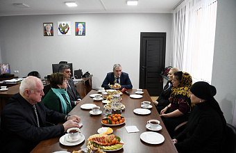 Глава Агентства информации и печати РД встретился с женами и матерями участников СВО