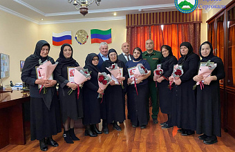 Глава Сергокалинского района Арсен Магомедов провел встречу с матерями и вдовами участников СВО