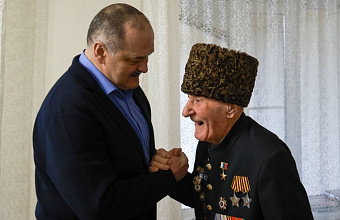 Сергей Меликов навестил ветерана Великой Отечественной войны Ибрагим-Пашу Садыкова