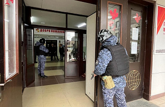 Бойцы Росгвардии провели антитеррористические учения в образовательных учреждениях Дагестана