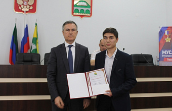 Победителей и призера конкурса «Защитникам Отечества посвящается» наградили в Сулейман-Стальском районе