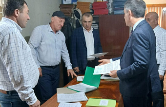 Глава Сулейман-Стальского района ознакомился с состоянием функционирования военно-учетных столов