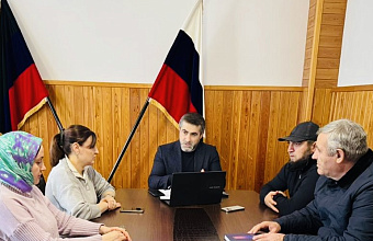 В Новолакском районе обсудили вопрос незаконного размещения несанкционированных рекламных конструкций