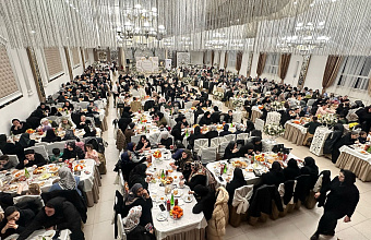 В Махачкале прошел благотворительный ифтар для родных героев СВО и матерей особенных детей