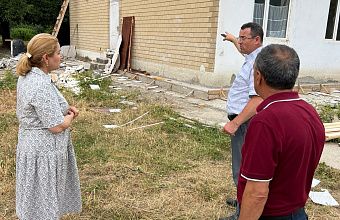 Депутат парламента Дагестана Узлипат Гасанова проверила ход капремонта школы в Кайтагском районе