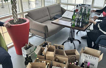 В Дагестане из оборота изъяли более 100 бутылок неучтенного дорогого алкоголя