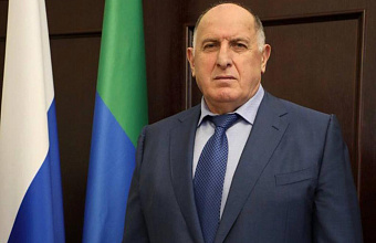 Абдулмуслим Абдулмуслимов поздравил работников органов местного самоуправления Дагестана с профессиональным праздником