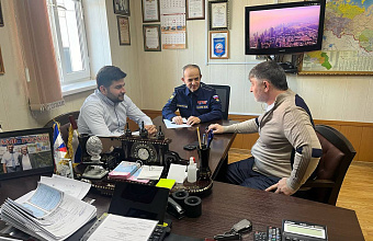 Депутаты-единороссы Кизилюрта встретились с заместителем военного комиссара Кременского района ЛНР