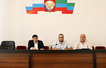 Ряд ключевых вопросов рассмотрели на 62-й сессии депутатов кайтагского районного Собрания