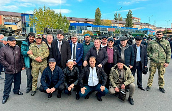 Делегация из Цунтинского района посетила выставку трофейной техники НАТО