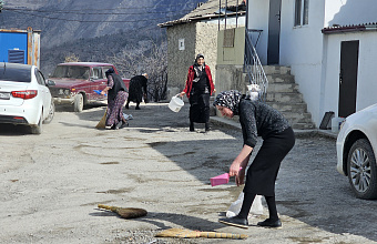 В Ахвахском районе прошел первый весенний субботник