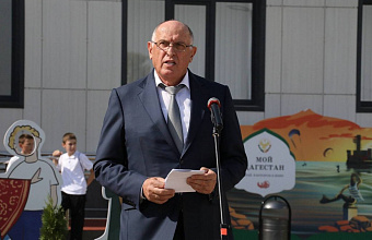 Премьер-министр Дагестана открыл новую школу на 604 ученических места в поселке Шамхале