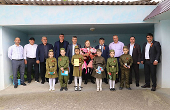 Глава Дагестана поздравил бывшую узницу концлагерей Валентину Асланову из Табасаранского района с Днем Победы